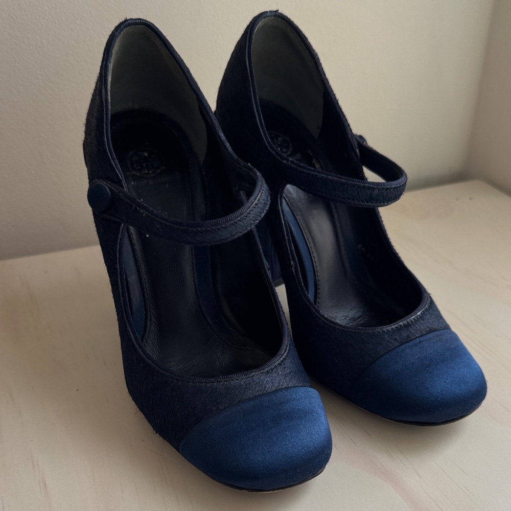 Tory Burch Dragonfly Navy and Gold Women's Heels - Picture 5 of 9